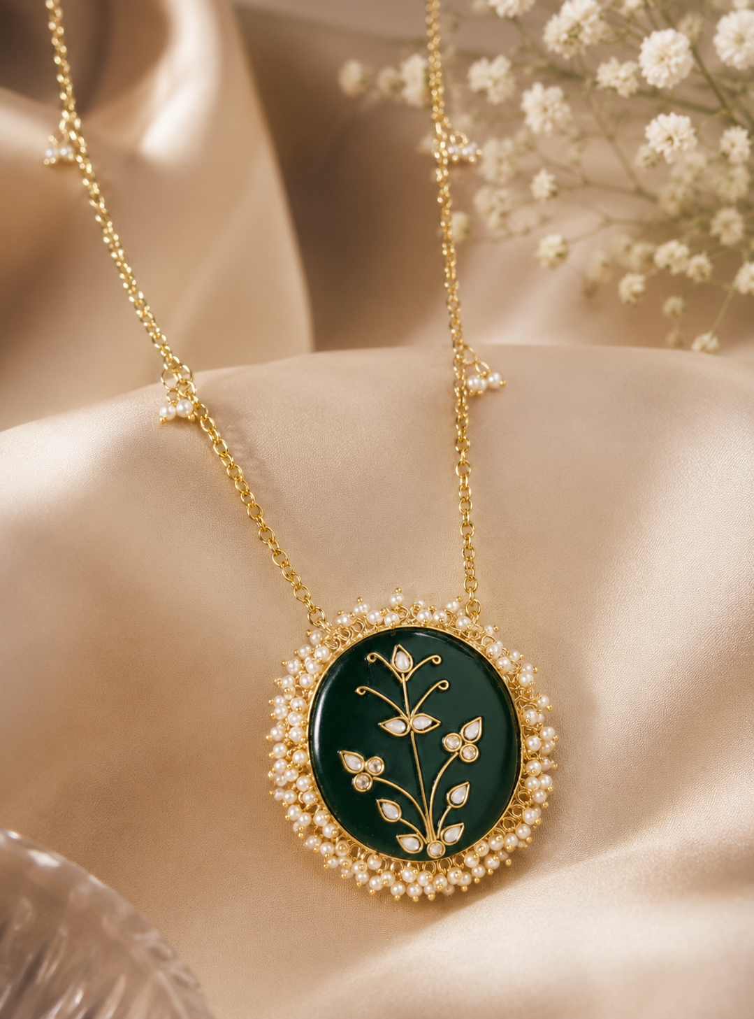 Meenakari Kundan Pendant with
Chain